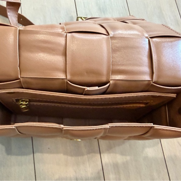 NWOT: Tan Woven Padded Cassette Crossbody Bag - Picture 3 of 9